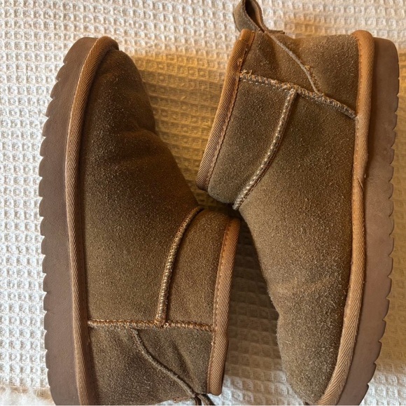 Cushionaire Shoes - Classic Women's Short Winter Boot - Brown